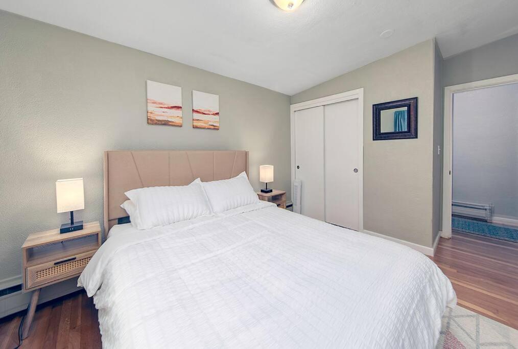 Couples And Beach Lovers Meet Your Needs In One Location Marblehead Exterior foto